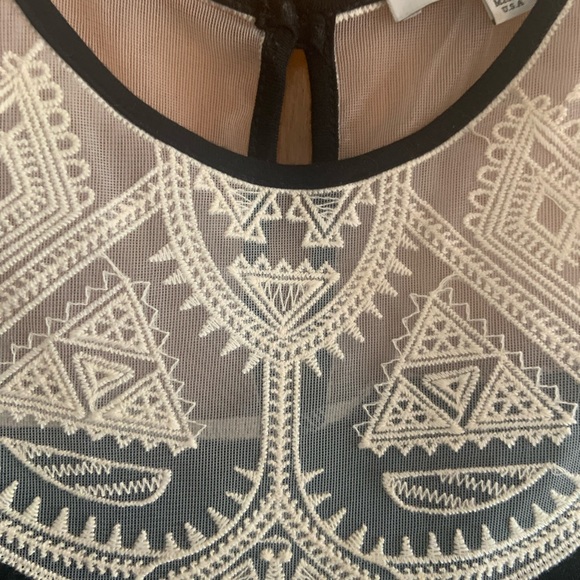 Green envelope cute top. - Picture 4 of 4